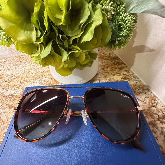 Quay Tortoise Shell Sunglasses - Picture 3 of 3